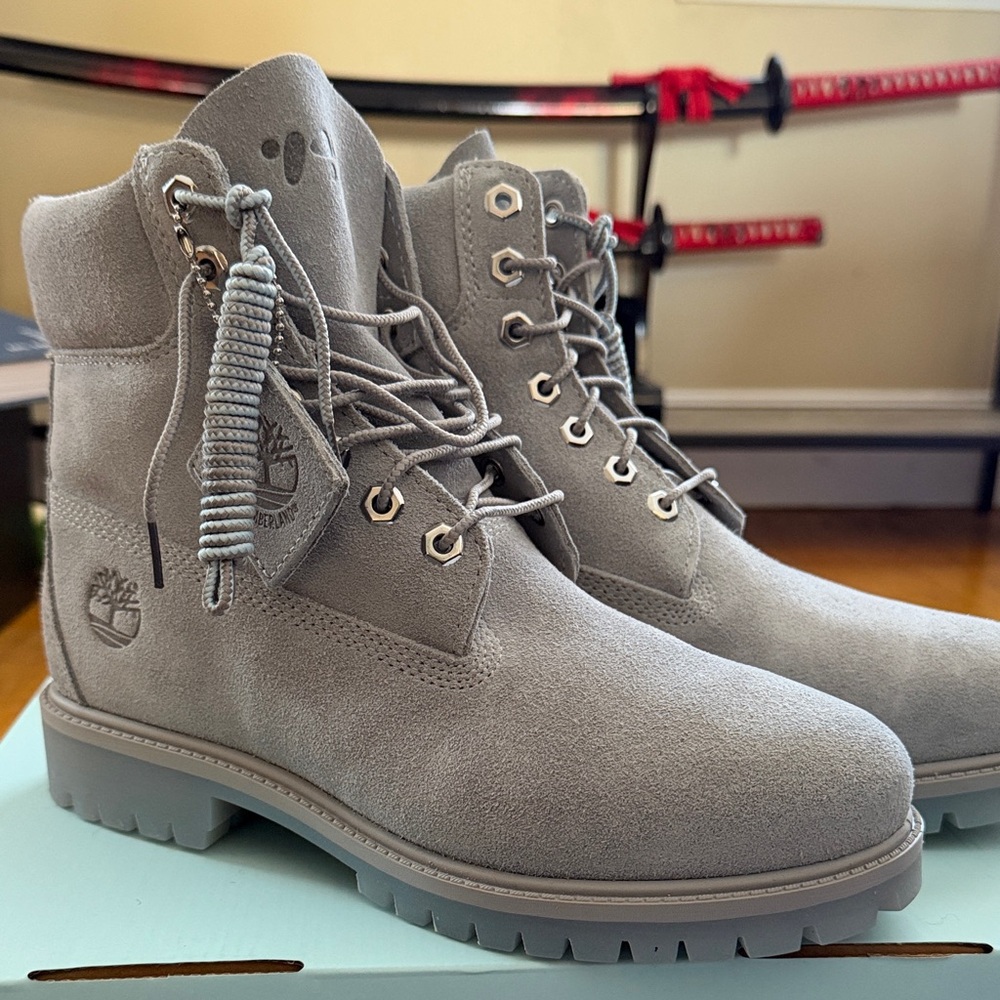 SOLD OUT EVERYWHERE/ BRAND NEW!! Limited edition, Ice Studios x Timberland
